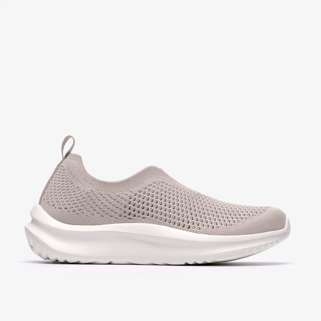 Solevana Knit Lightweight Breathable Sneakers – All-Day Comfort Walking Shoes 👟