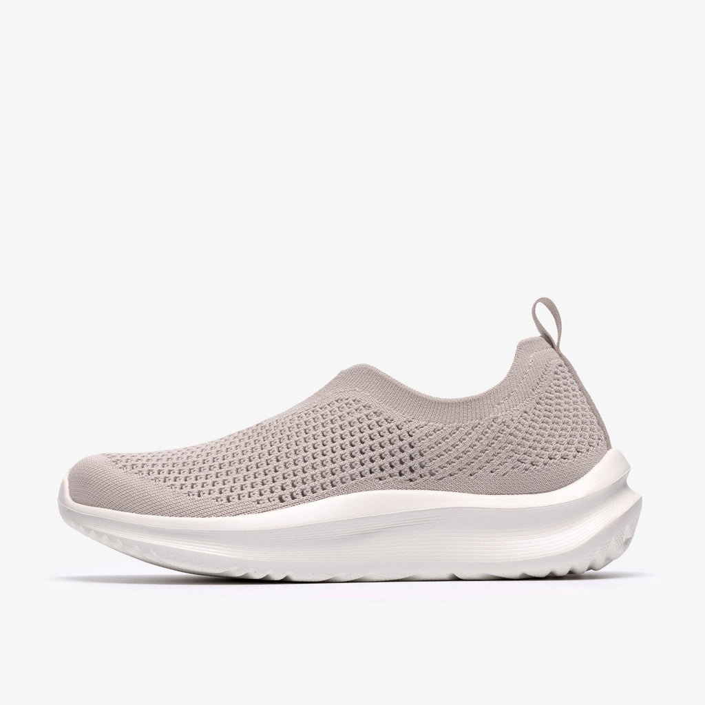 Solevana Knit Lightweight Breathable Sneakers – All-Day Comfort Walking Shoes 👟